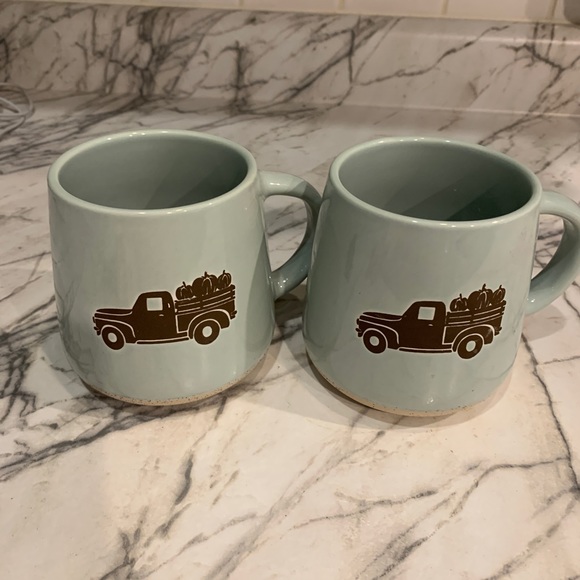 Large green mug that holds 16oz ☕️ Terra Cotta‎ bottom and a pic of a truck 🛻 - Picture 4 of 4